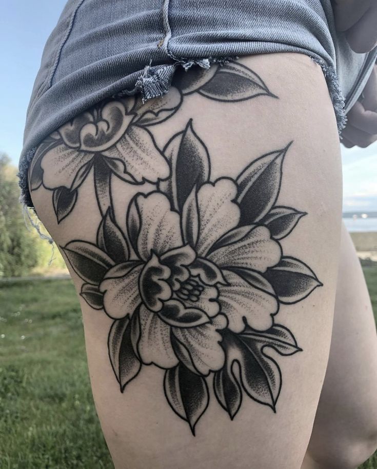 tattoo ở mông đầy tinh tế và quý phái
