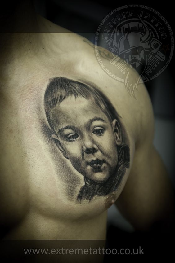 tattoo bé trai ở trước ngực