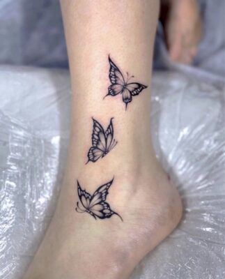 tattoo bươm bướm ở chân