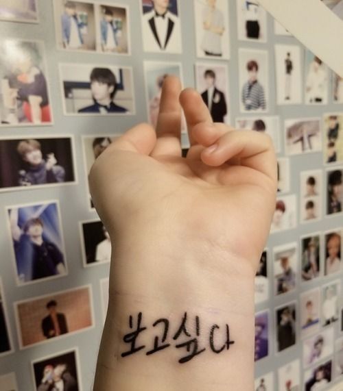 tattoo chữ hàn quốc cực nghệ ở cổ tay