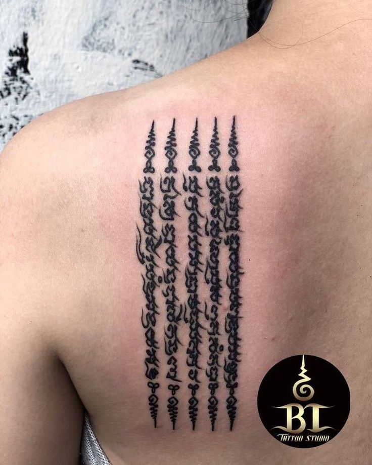 tattoo chữ khmer đơn giản sau lưng