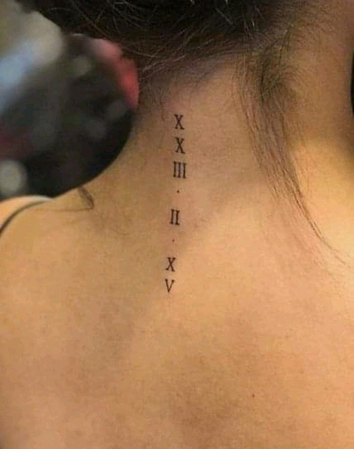 tattoo chữ la mã mini sau gáy