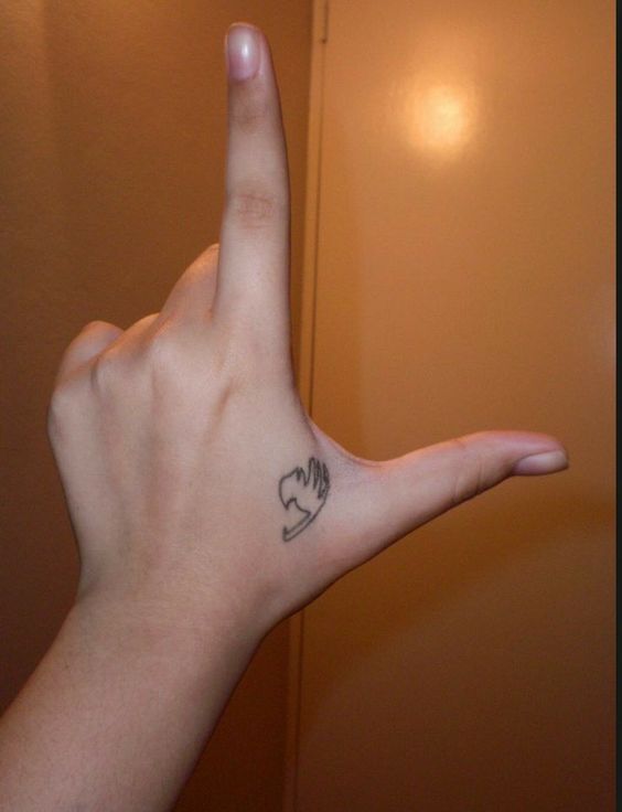 tattoo fairy tail mini trên bàn tay