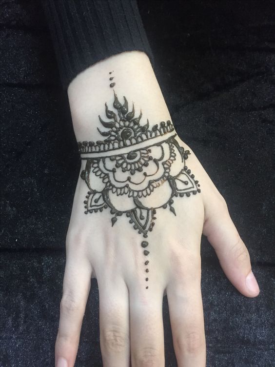 tattoo henna ở cổ tay cực đẹp tattoo henna ở cổ tay cực đẹp