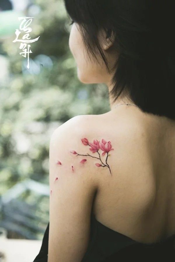 tattoo hoa đào trên bả vai