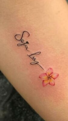 tattoo hoa kèm cặp chữ dễ dàng thương