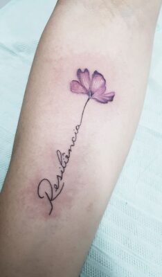 tattoo hoa kèm cặp chữ xinh xắn