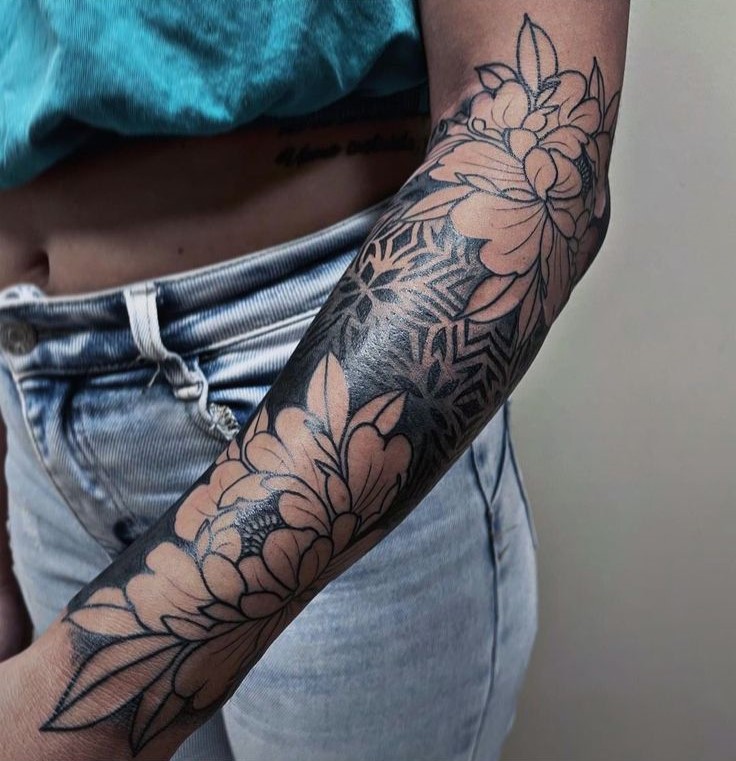 tattoo hoa kín cẳng tay