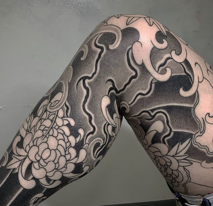 tattoo hoa mẫu đơn và sóng biển