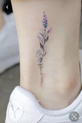 tattoo hoa oải hương ở chân đơn giản