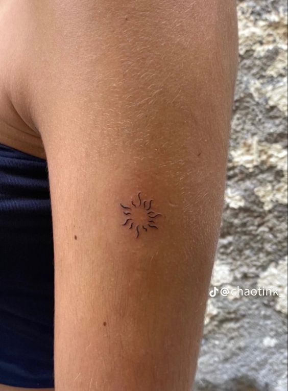 tattoo họa tiết mặt trời đẹp