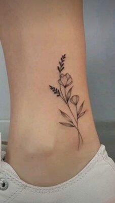 tattoo hoa và lá ở chân