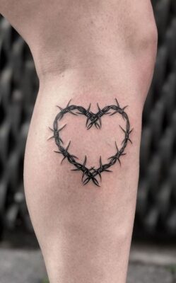 tattoo kẽm gai hình trái tim