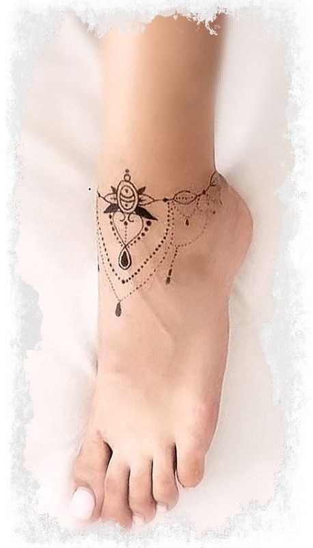 tattoo lắc chân với họa tiết cực nghệ thuật