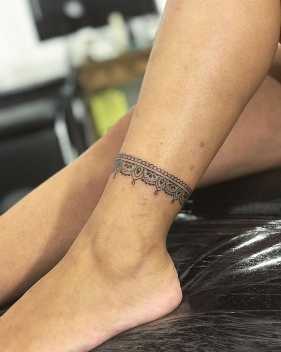 tattoo rung lắc chân với hình tiết hình họa đẹp