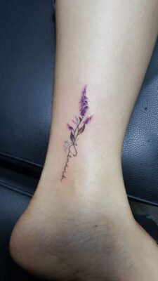 tattoo lavender kèm chữ xinh xắn