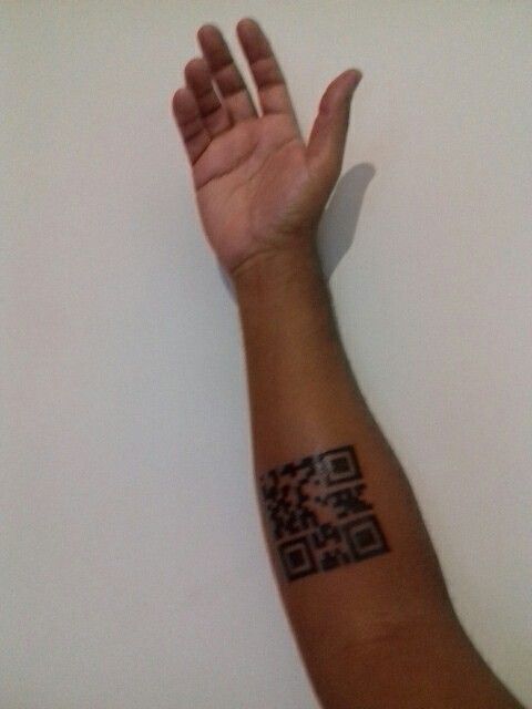 tattoo mã qr trên cẳng tay