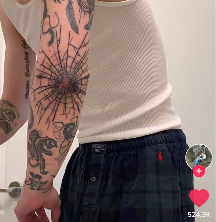 tattoo mạng nhện ở tay cho nam