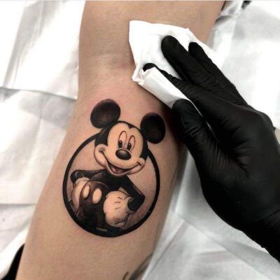 tattoo mickey siêu xinh