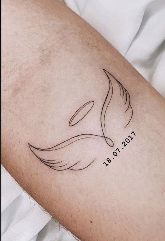 tattoo năm sinh với đôi cánh