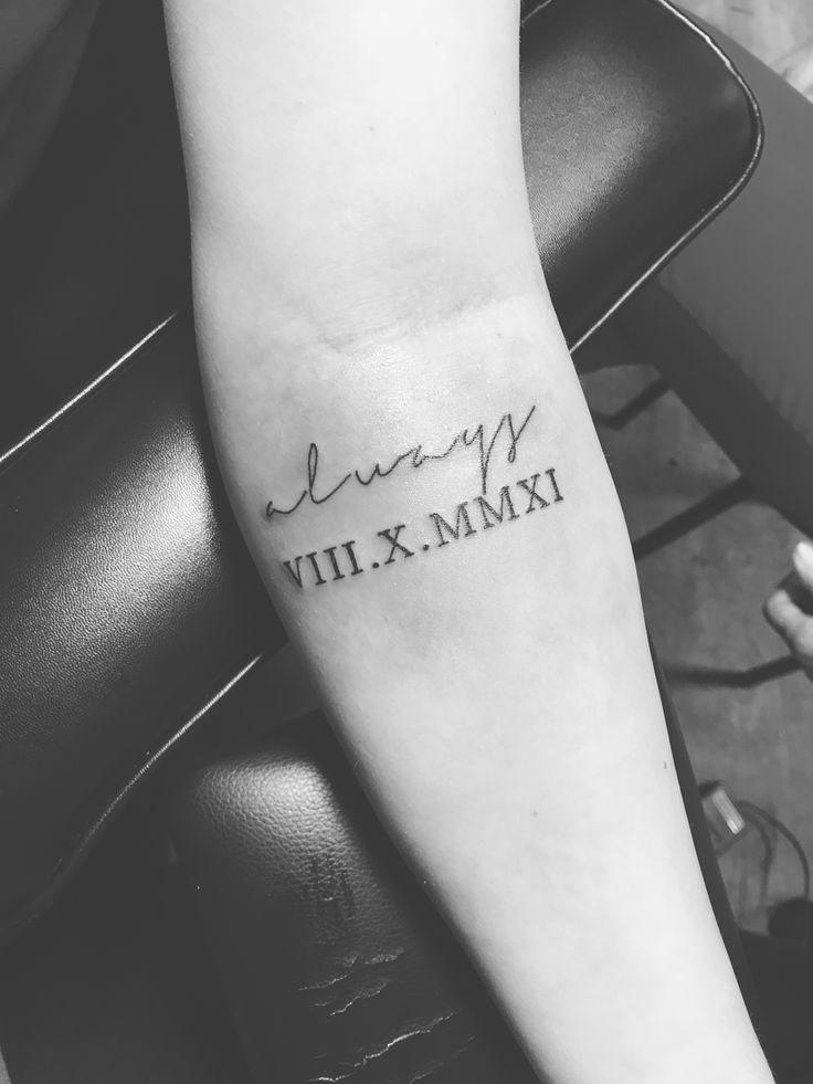 tattoo ngày sinh mini bằng số la mã