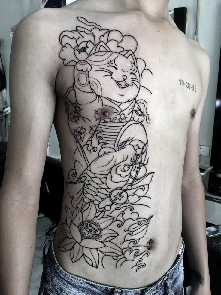 tattoo nửa mình mèo thần tài đơn giản