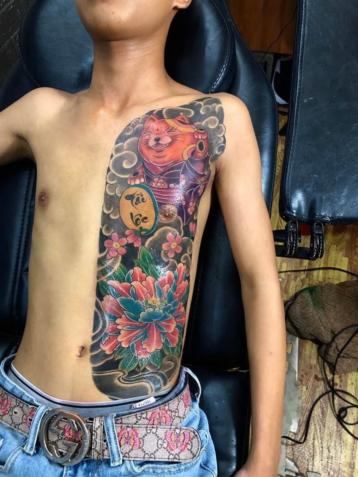 tattoo nửa mình mèo thần tài may mắn