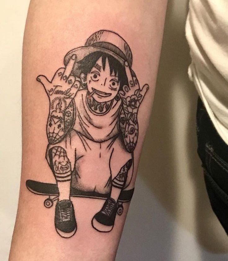 tattoo thuyền trưởng luffy của băng hải tặc