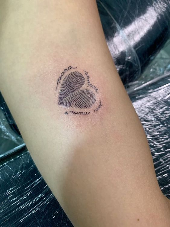 tattoo vân tay tượng trưng cho lời hẹn ước