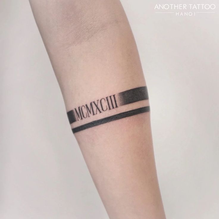 tattoo vòng tay chữ số la mã