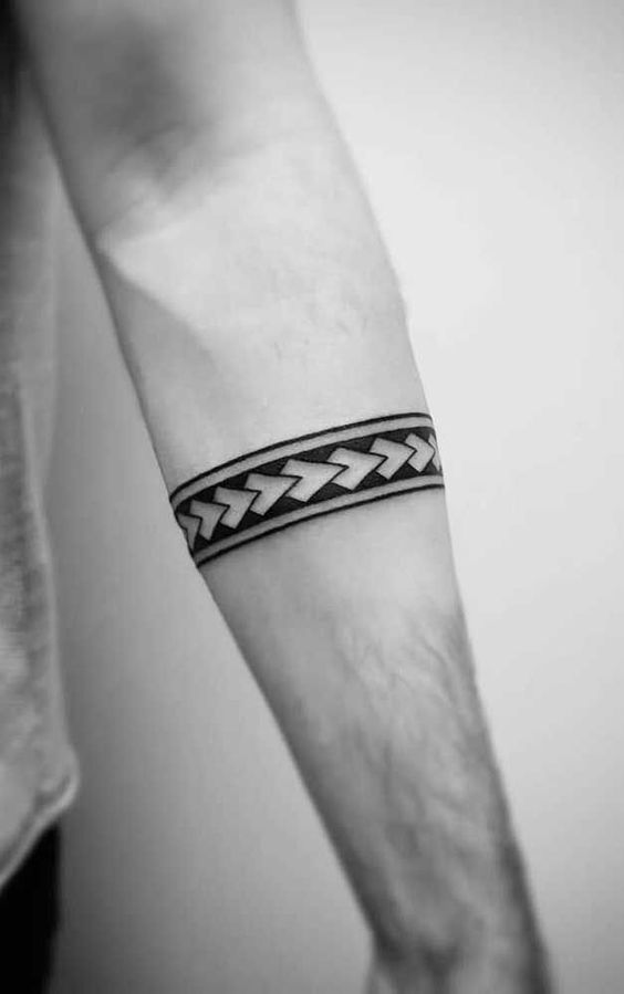 vòng tay tattoo họa tiết đơn giản