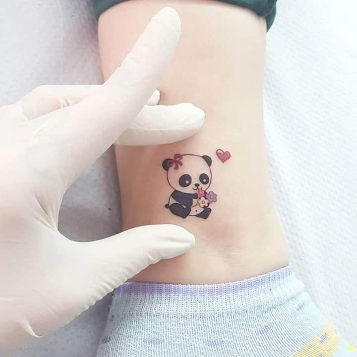 xăm gấu trúc mini yêu đời ở cổ chân xăm gấu trúc mini yêu đời ở cổ chân