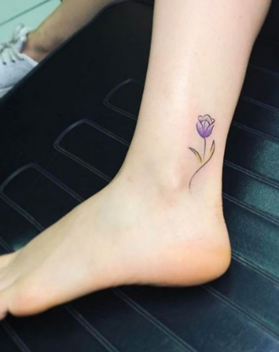 xăm hoa tulip ở cổ chân đẹp
