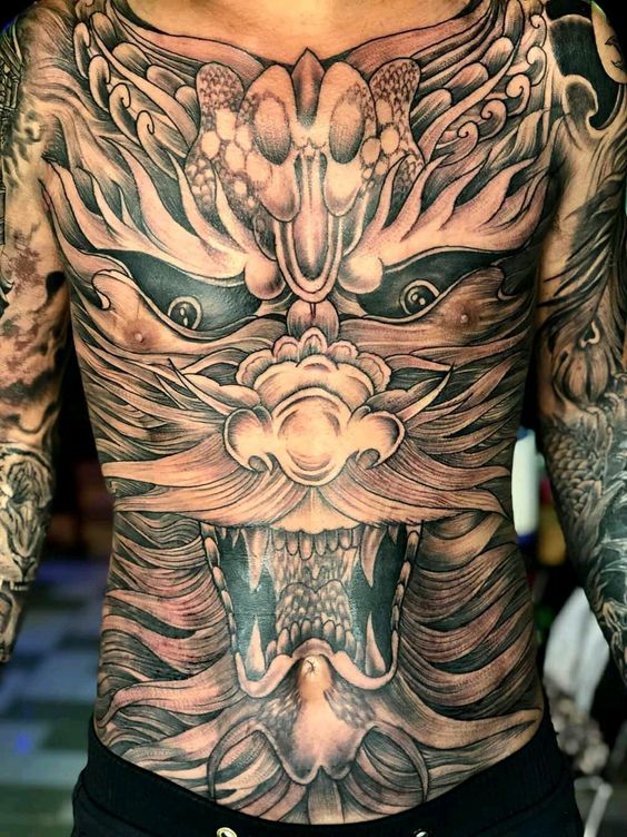 ý tưởng tattoo full trước người mẫu rồng 800 triệu