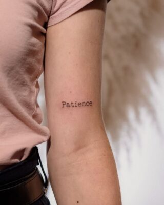 ấn tượng với mẫu xăm chữ patience ý nghĩa