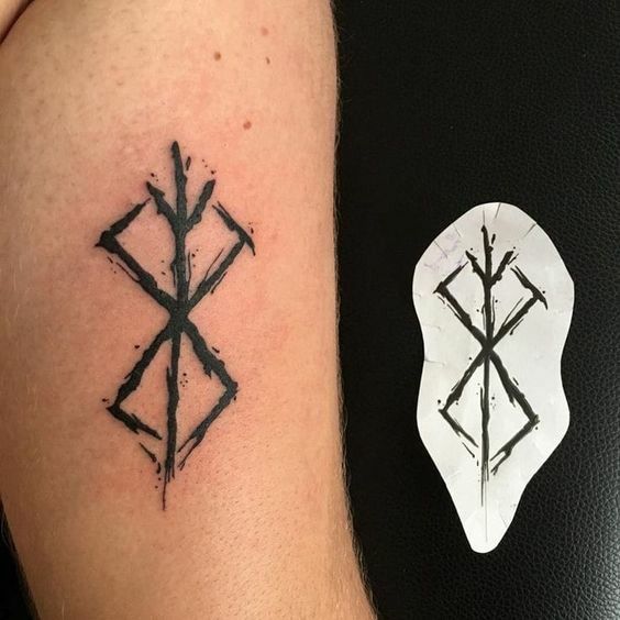 cool ngầu với kiểu xăm biểu tượng chữ rune