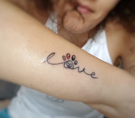 độc đáo kiểu tattoo cẳng tay mẫu chữ love