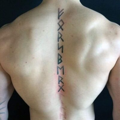 hình tattoo dọc xương sống biểu tượng chữ rune