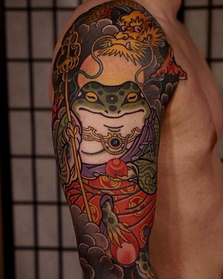 hình tattoo full bắp tay con ếch