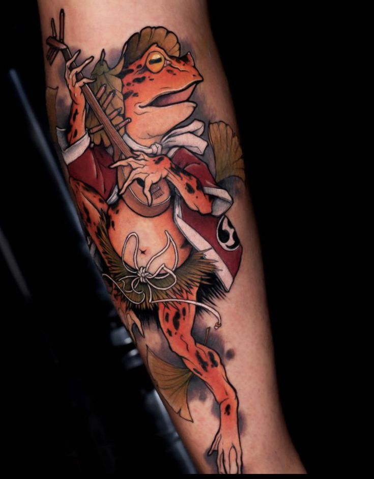 hình xăm chú ếch đang đánh đàn