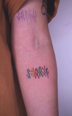 hình xăm chữ nhiều màu