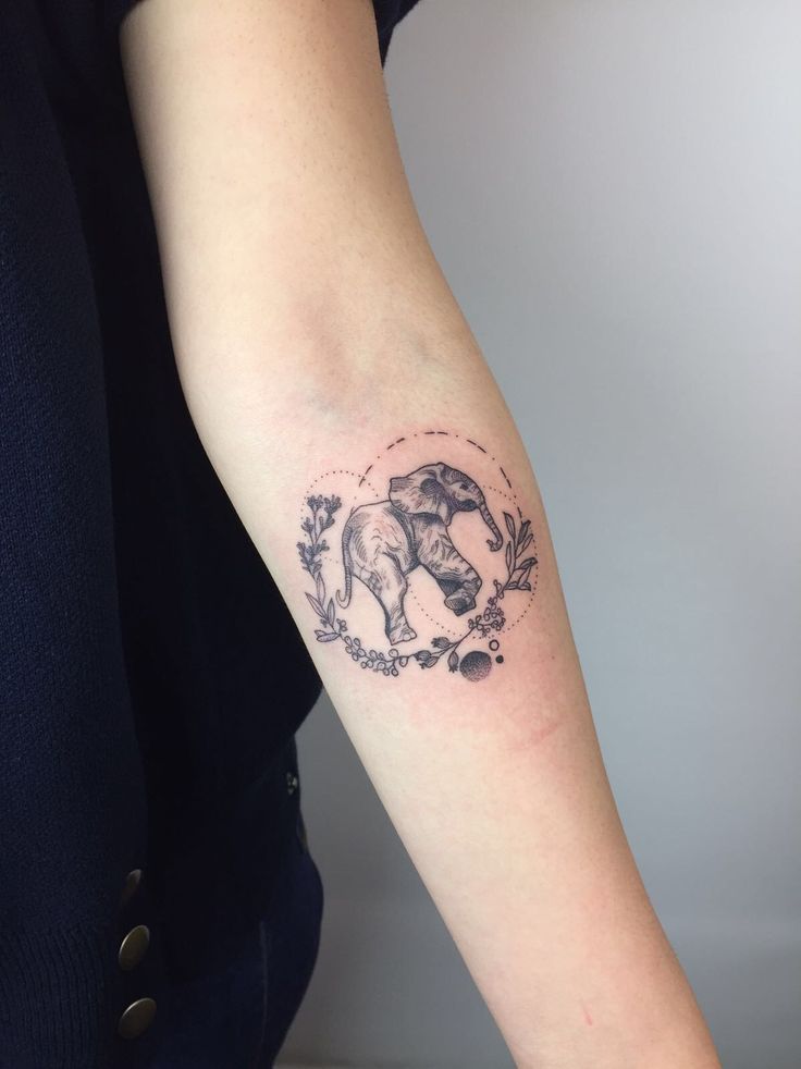 hút mắt với mẫu tattoo voi trên cẳng tay