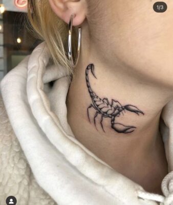 kiểu tattoo con bọ cạp ở cổ