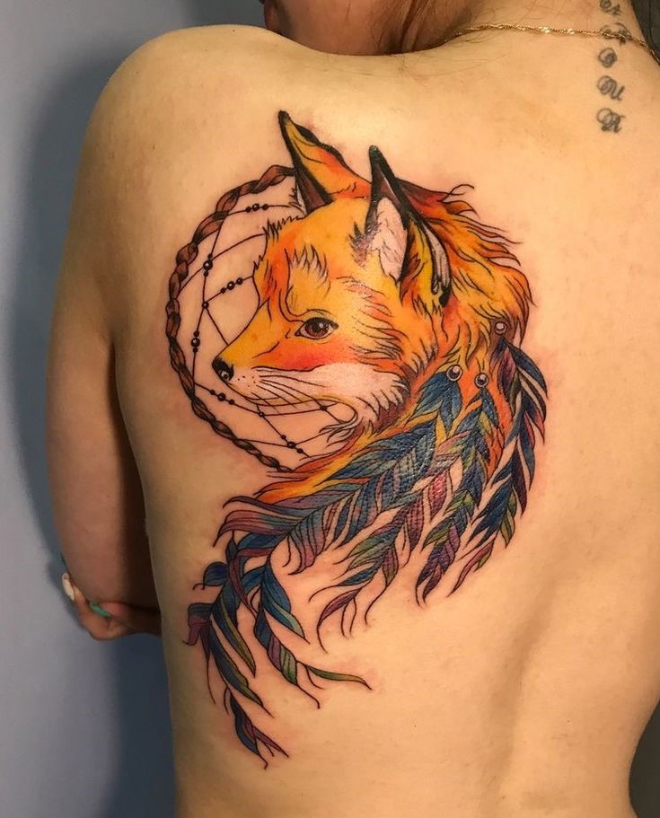 kiểu tattoo con cáo full kín nửa lưng chị khách