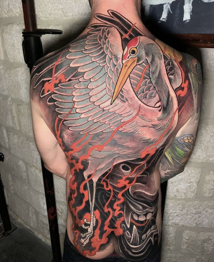 kiểu tattoo full lưng hình con hạc