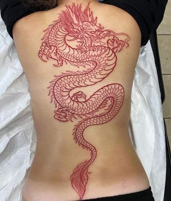 kiểu tattoo rồng đỏ trên lưng cho phái nữ