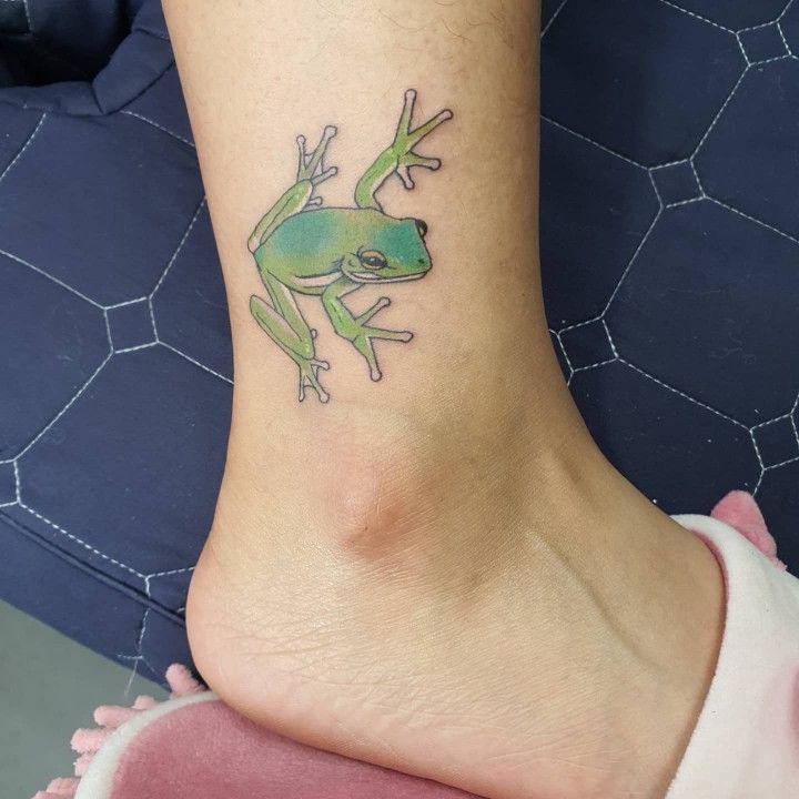 kiểu xăm ếch đơn giản ở chân