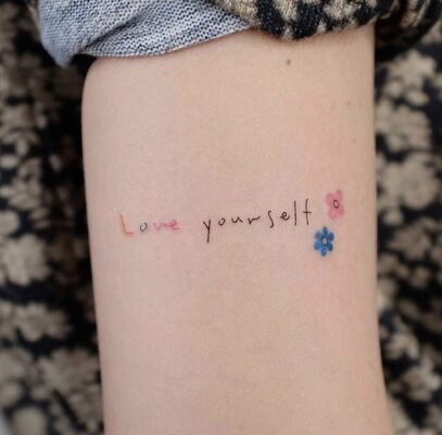 mẫu hình xăm chữ thể hiện sự nữ tính và đầy ý nghĩa