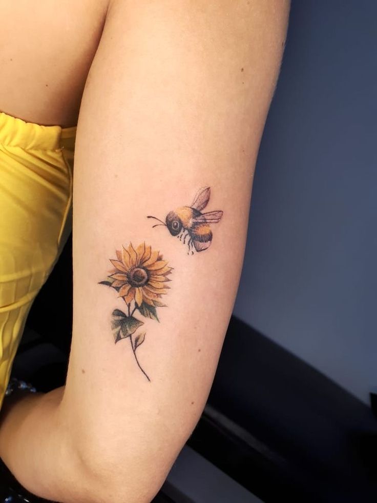 mẫu tattoo bắp tay hình con ong