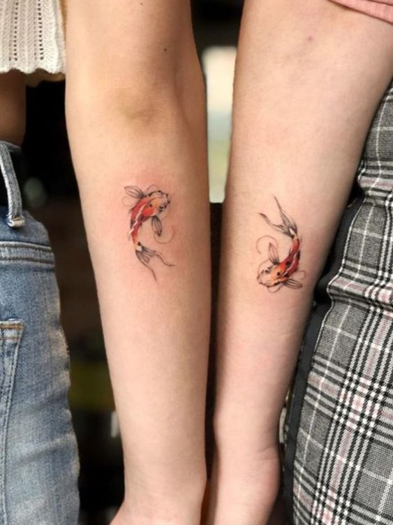 mẫu tattoo cá chép đôi cho cặp bạn thân